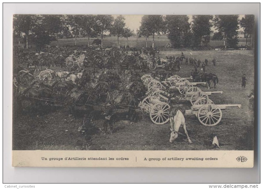 Un Groupe D' Artilleurs Attendant Les Ordres - Canons - Animée - Guerre 1914-18