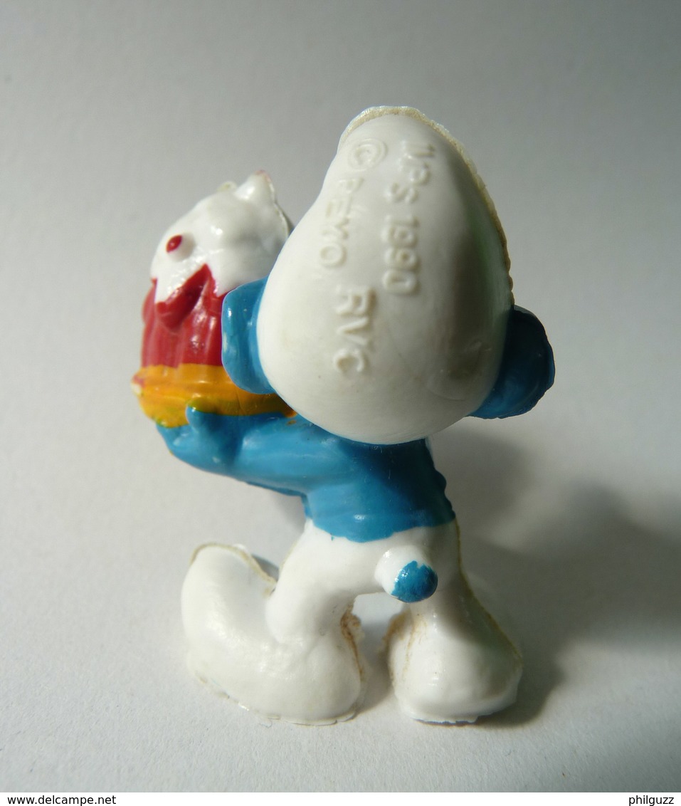 RARE FIGURINE MINI SCHTROUMPF - SMURF - PIFUTOS  - AVEC UN GATEAU (1) - Smurfs