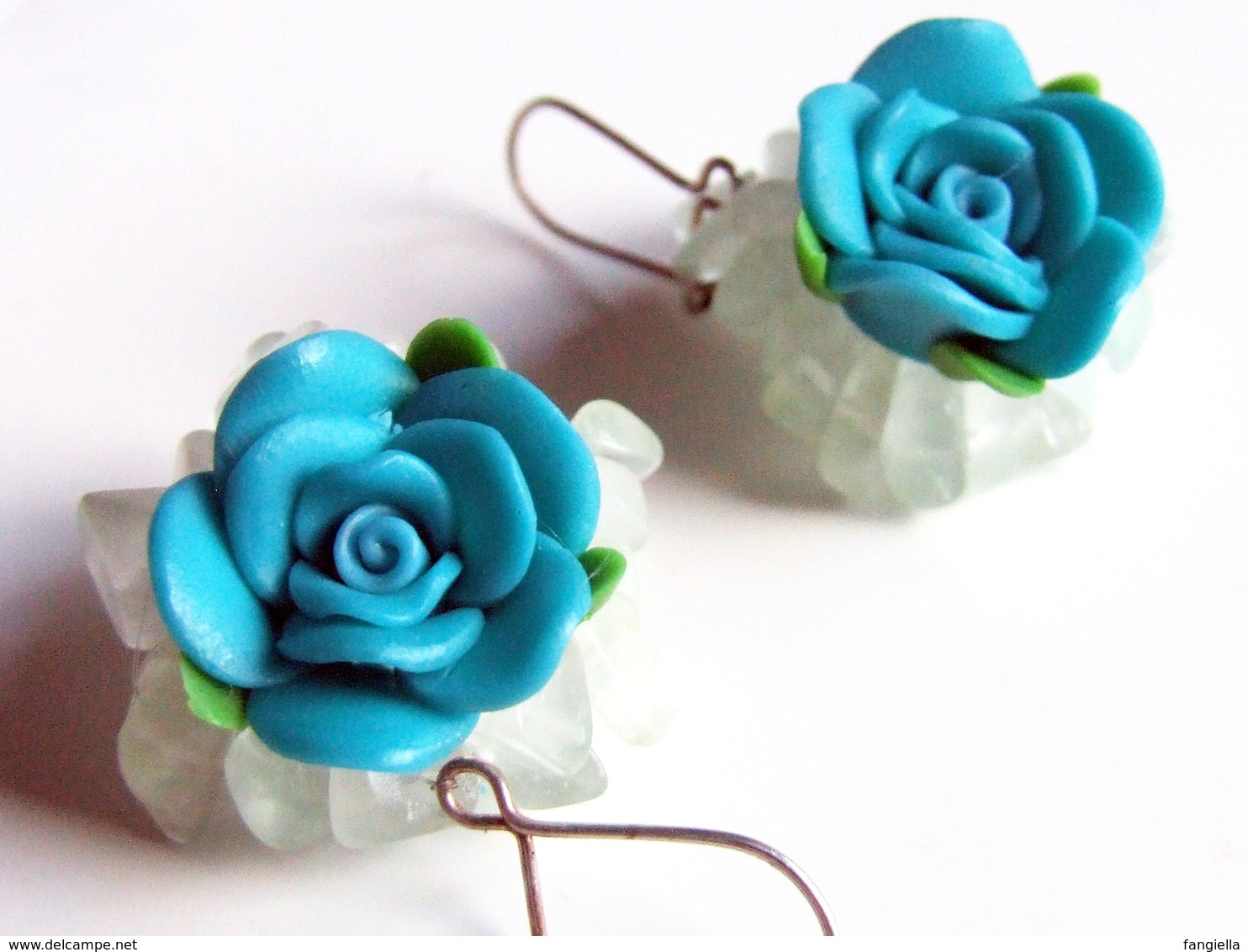 Boucles D'oreilles Artisanales, Fleurs Turquoise, Chips Quartz, Cristal Naturel, Artisanat Français, Aide Humanitaire - Boucles D'oreilles