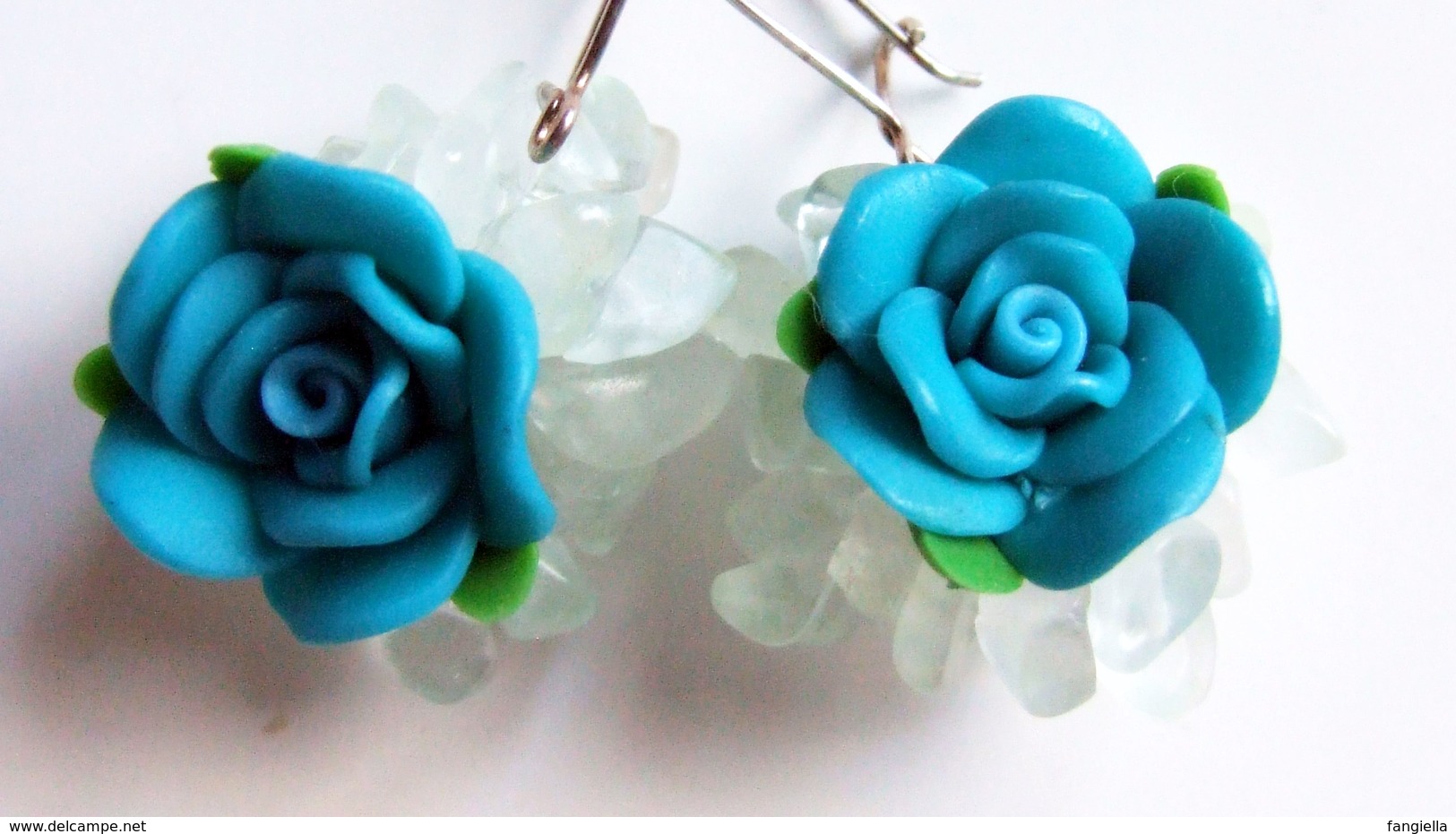 Boucles D'oreilles Artisanales, Fleurs Turquoise, Chips Quartz, Cristal Naturel, Artisanat Français, Aide Humanitaire - Boucles D'oreilles