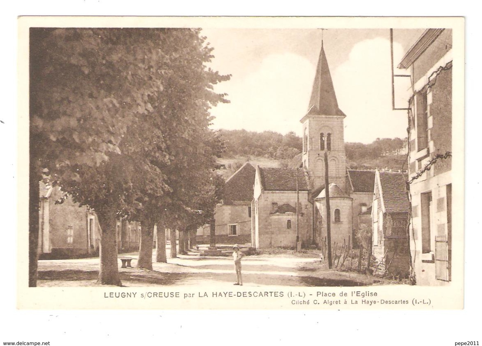 CPA 37 LEUGNY Sur CREUSE Par La HAYE DESCARTES - Place De L'Eglise - Petite Animation - Peu Commune - Other & Unclassified