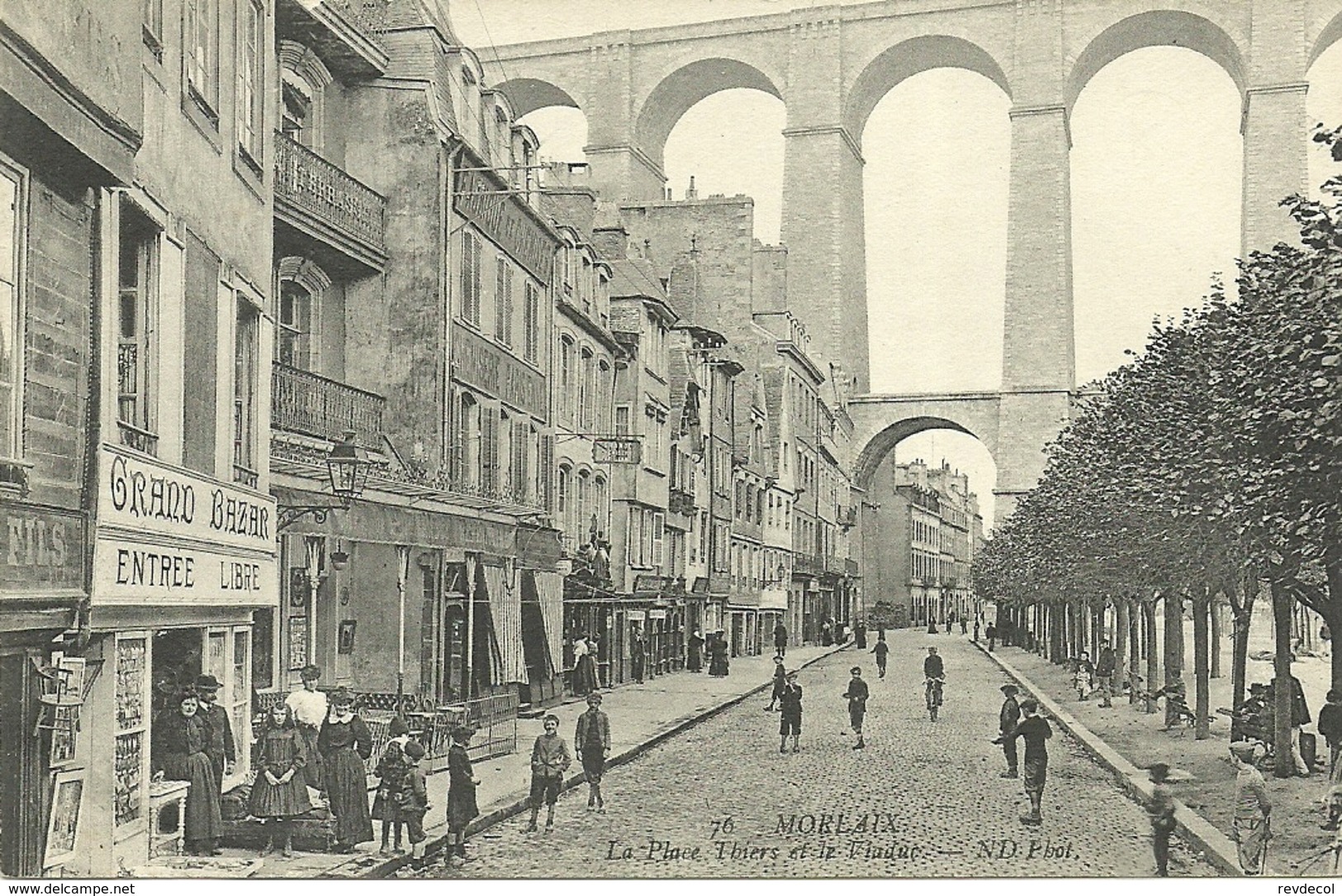 MORLAIX  -  La Place Thiers Et Le Viaduc....                                -- ND 76 - Morlaix