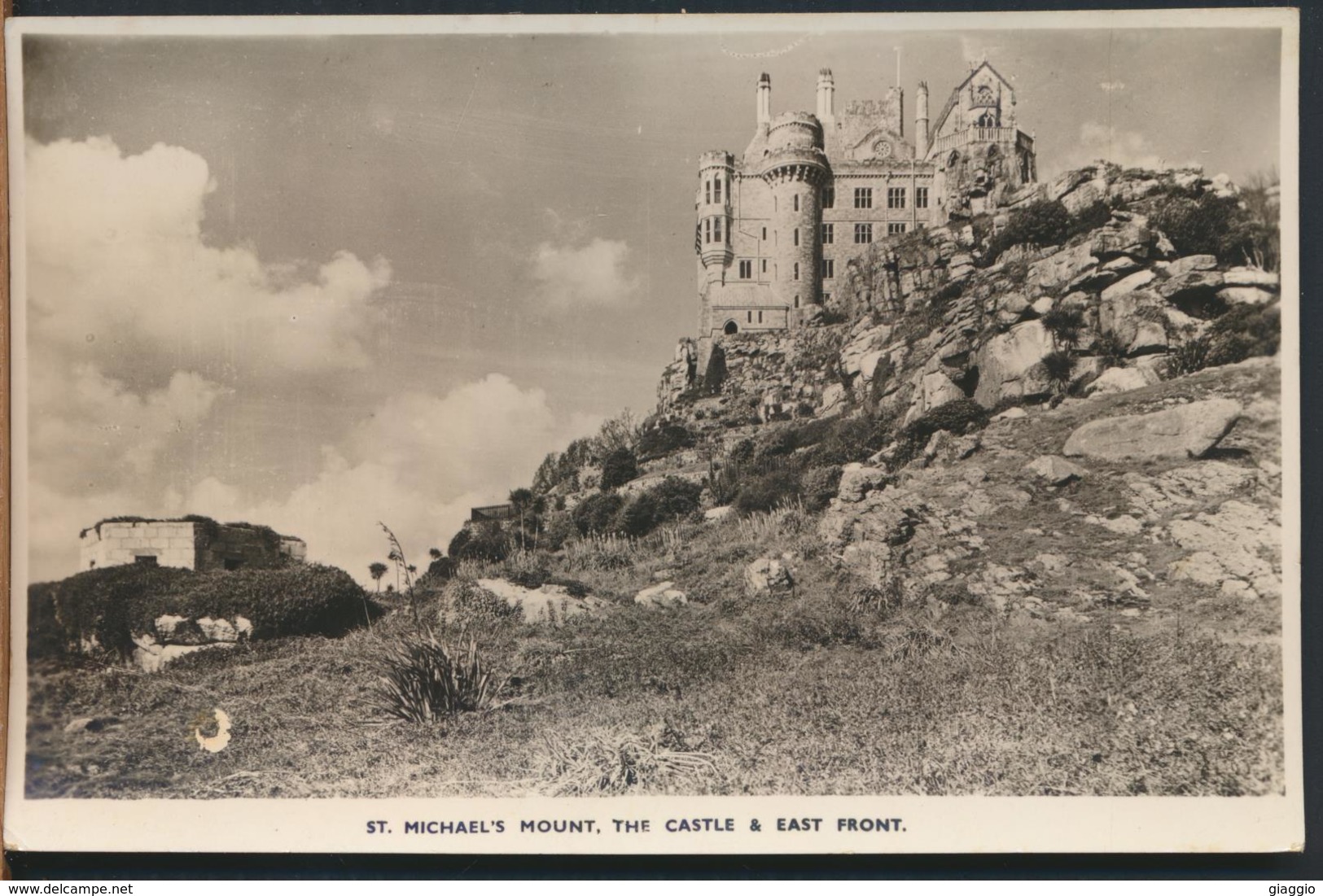 °°° 11797 - UK - ST. MICHAEL'S MOUNT , THE CASTLE & EAST FRONT - 1950 With Stamps °°° - St Michael's Mount
