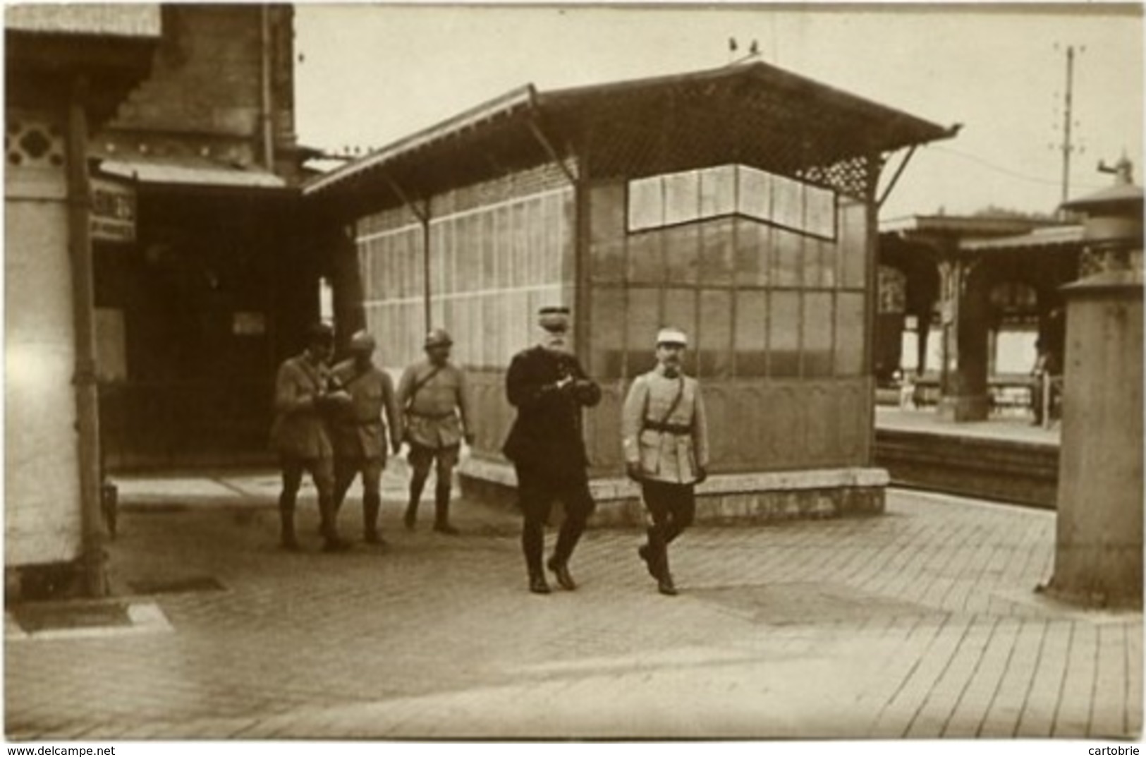 Dépt 60 - CHANTILLY - Carte-photo - La Gare, Juillet 1916 - Le Général JOFFRE Et Le Colonel HENRI - Chantilly