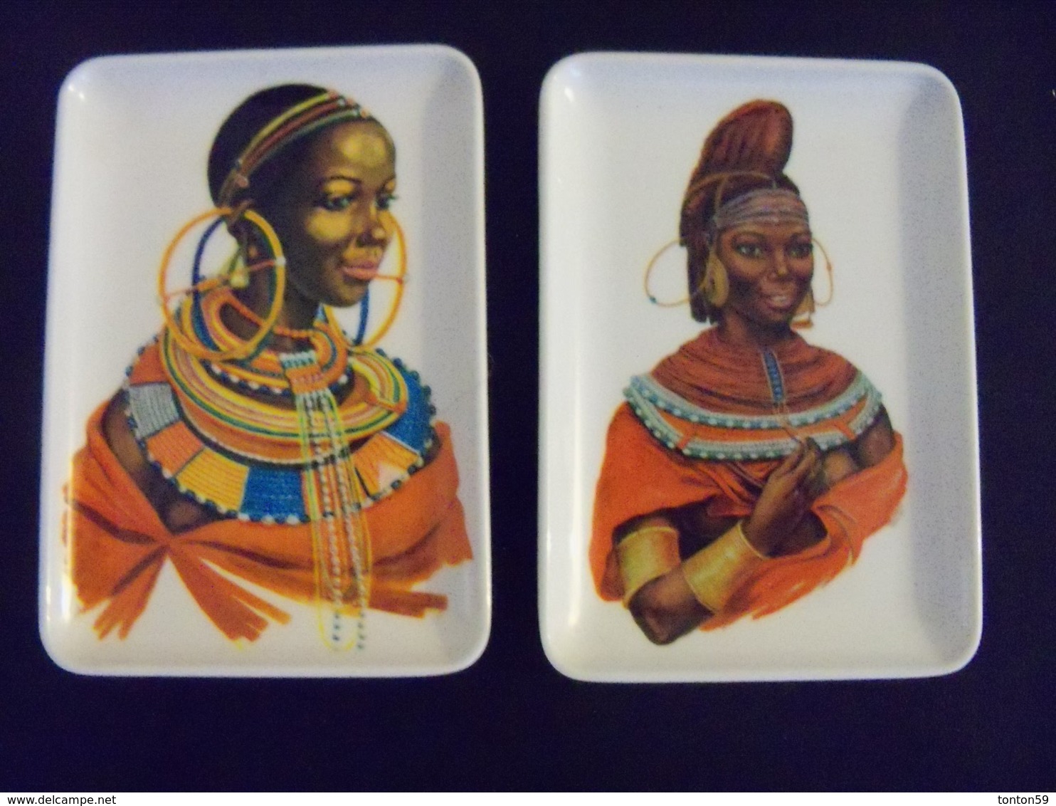 Lot De 2 Anciens Cendriers MEBEL Casablanca Femmes Africaines Costumes Tradition - Other & Unclassified