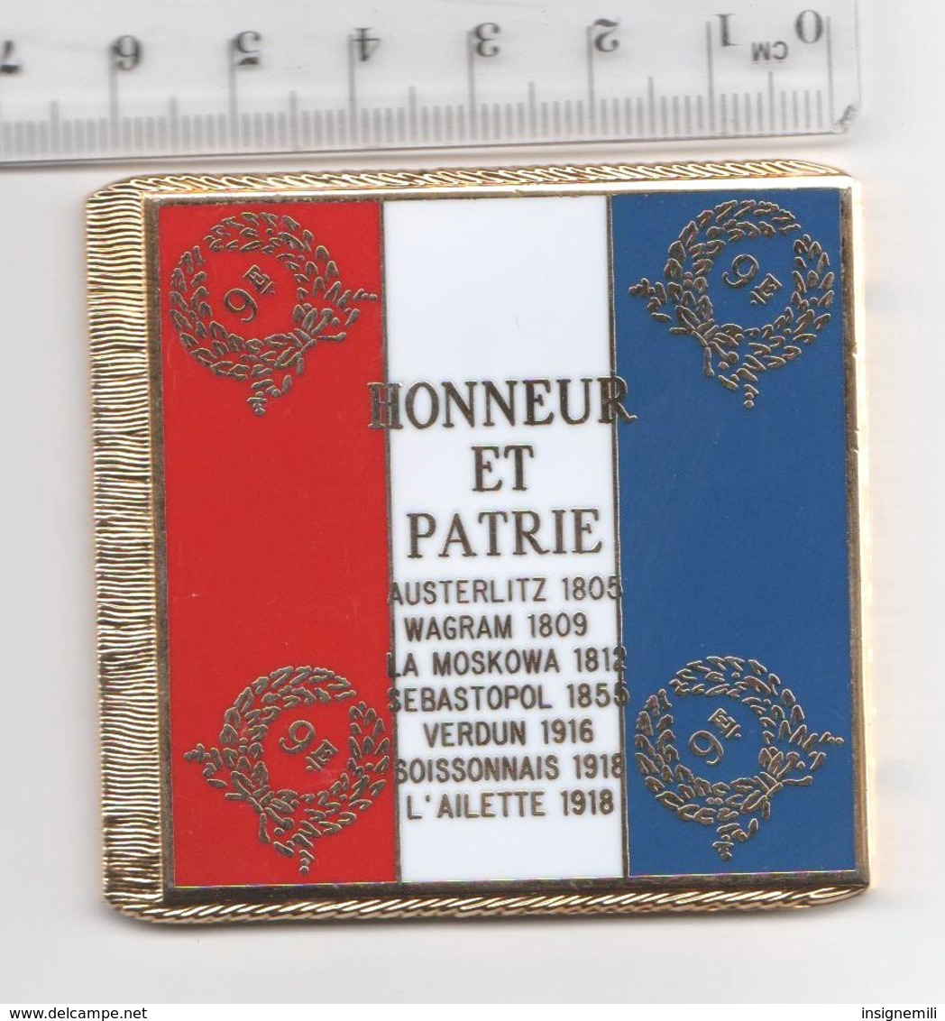 DRAPEAU 9° RI REGIMENT D' INFANTERIE   En Métal Doré - Bandiere