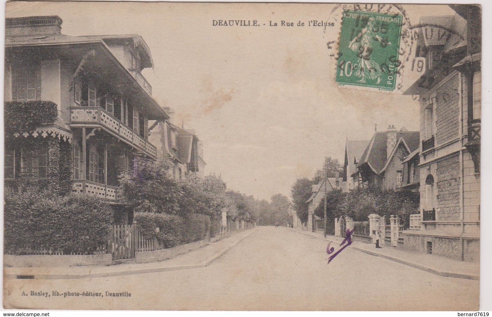 14 Deauville  La Rue De L'ecluse - Deauville