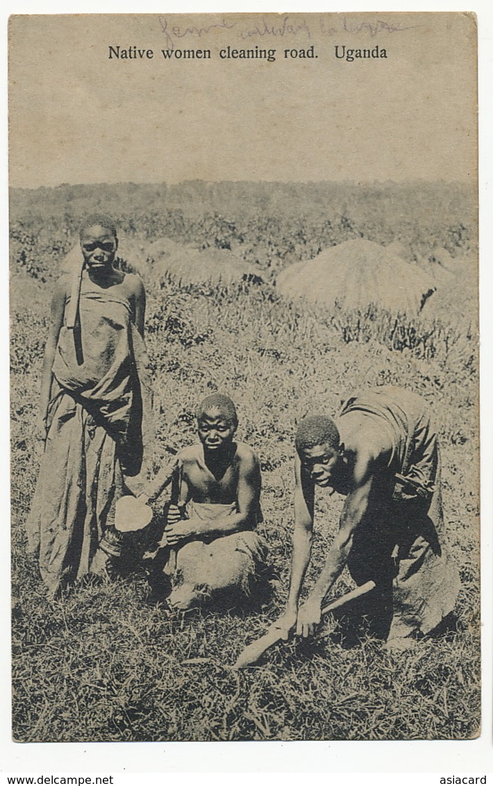 Native Women Cleaning Road Uganda Edit Alfred Lobo - Oeganda