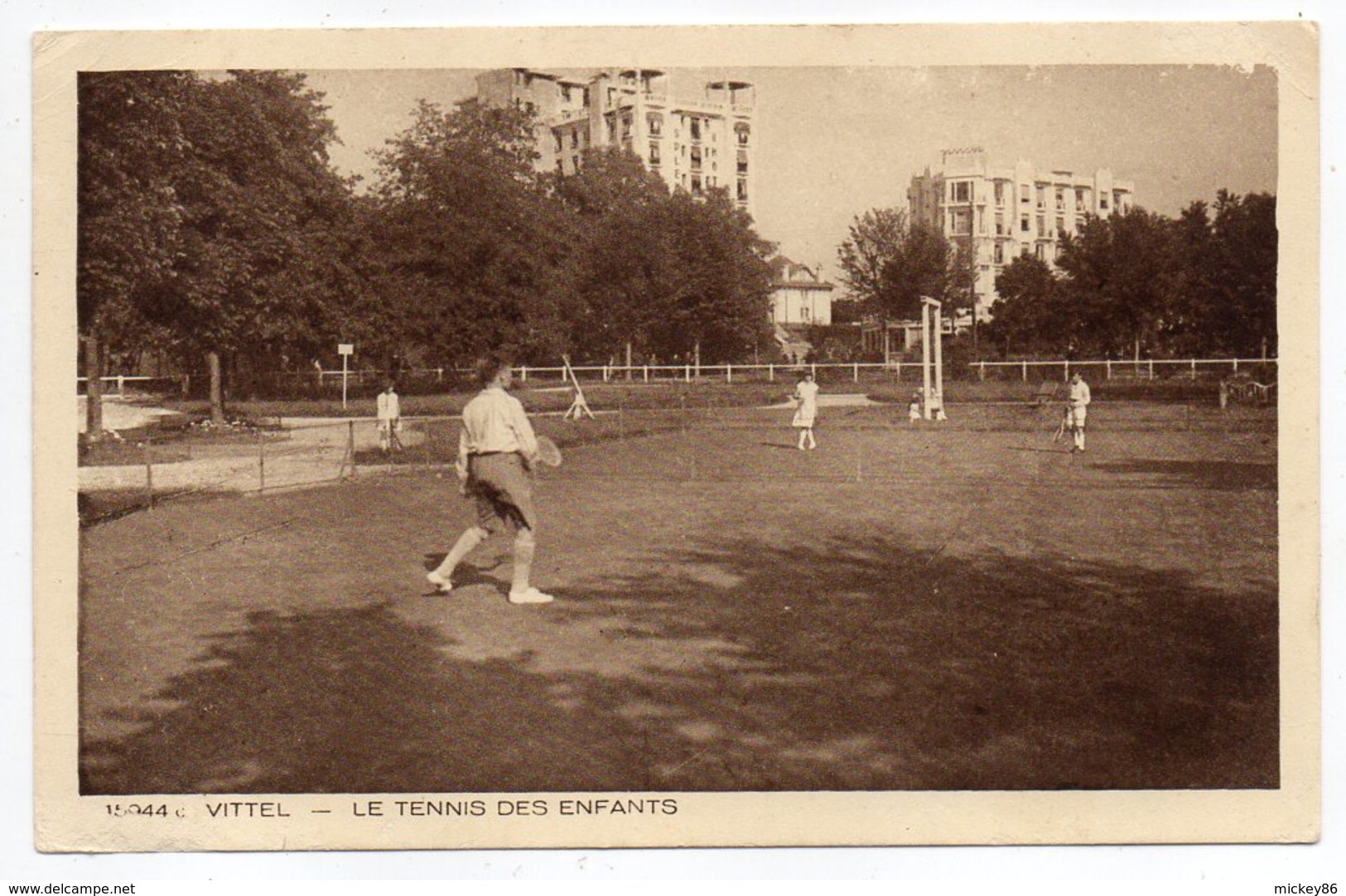 Sports -- TENNIS Des Enfants  à VITTEL - 88 (très Animée) - Tennis