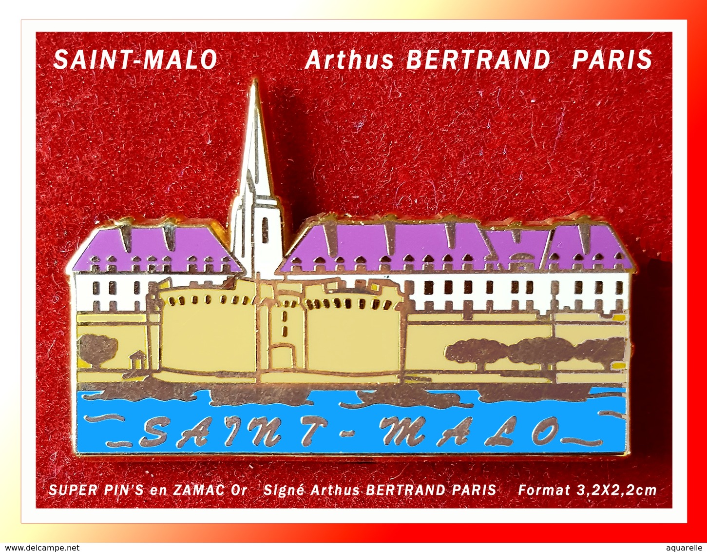 SUPER PIN'S VILLE De SAINT-MALO (Bretagne) : Signé Arthus BERTRAND PARIS En ZAMAC Base Or, Format 3,2X2,2cm - Villes