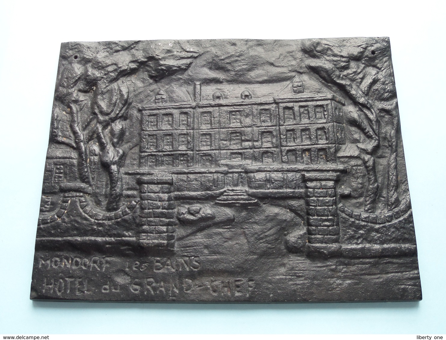 Hôtel Du GRAND CHEF MONDORF-les-BAINS - LUXEMBOURG ( Plaque Brons/Zamac +/- 21,5 X 16,5 Cm. F.A.M. Hersch ) +/- 1,6 Kg.! - Bronzen