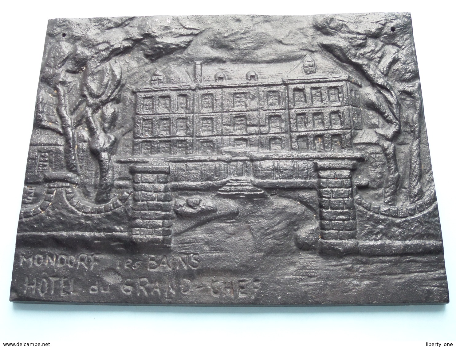 Hôtel Du GRAND CHEF MONDORF-les-BAINS - LUXEMBOURG ( Plaque Brons/Zamac +/- 21,5 X 16,5 Cm. F.A.M. Hersch ) +/- 1,6 Kg.! - Bronzi