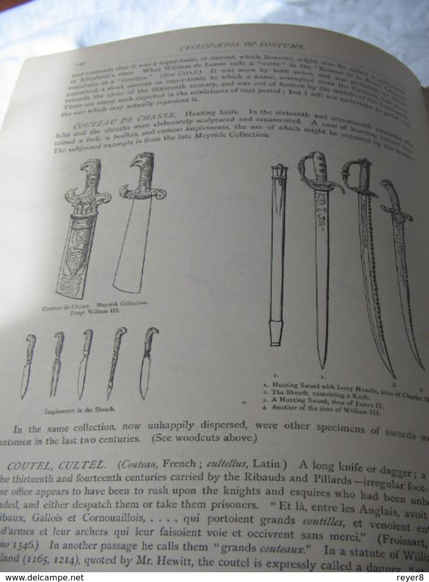 ancien livre 1876 ,arme blanche , uniformes,troupes ect XV XIX, sabre , epee, pistolet,casque,medailles ect