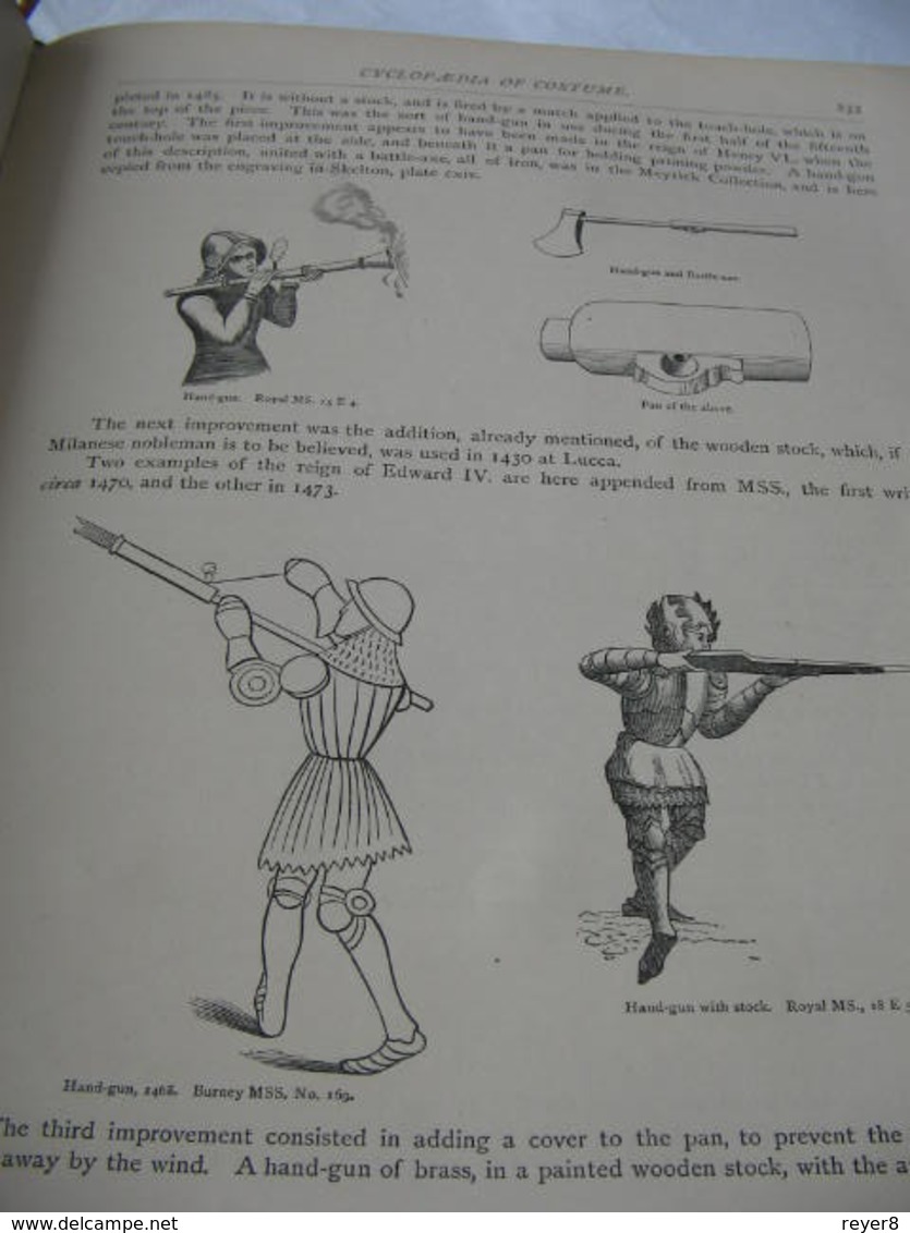 ancien livre 1876 ,arme blanche , uniformes,troupes ect XV XIX, sabre , epee, pistolet,casque,medailles ect