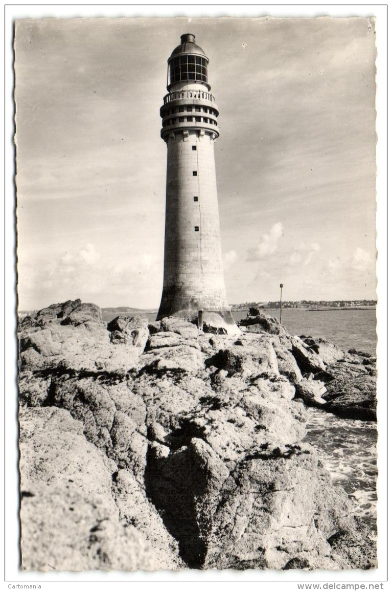 Rade De St-Malo - Près De L'Ile De Cézmbre - Phare Du Jardin - Saint Malo