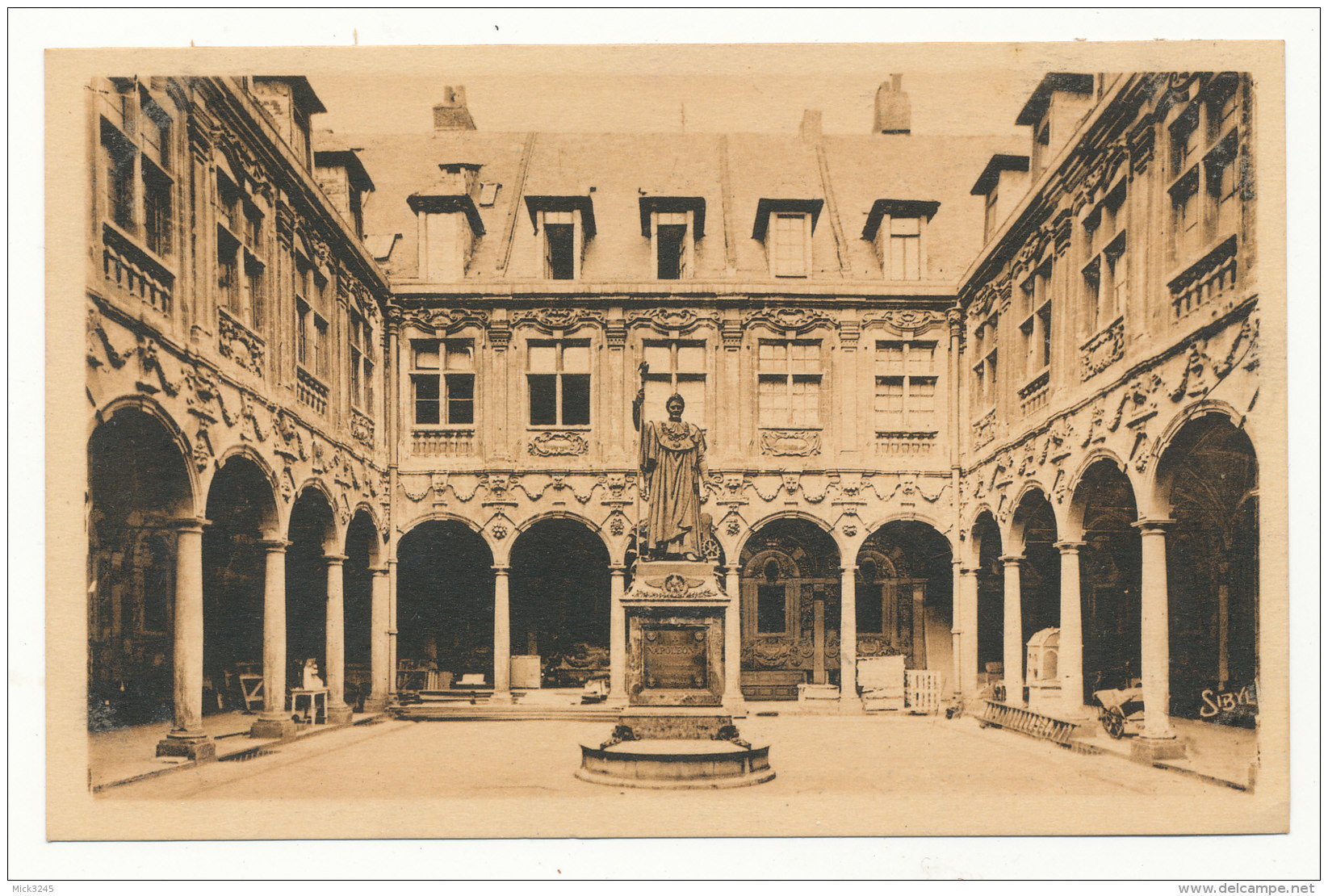 Lille - L'intérieur De La Vieille Bourse - CP "Tuck" - Lille