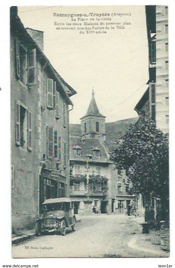 12 - ENTRAYGUES-TRUYERE - La Place De La Croix - CPA - Other & Unclassified