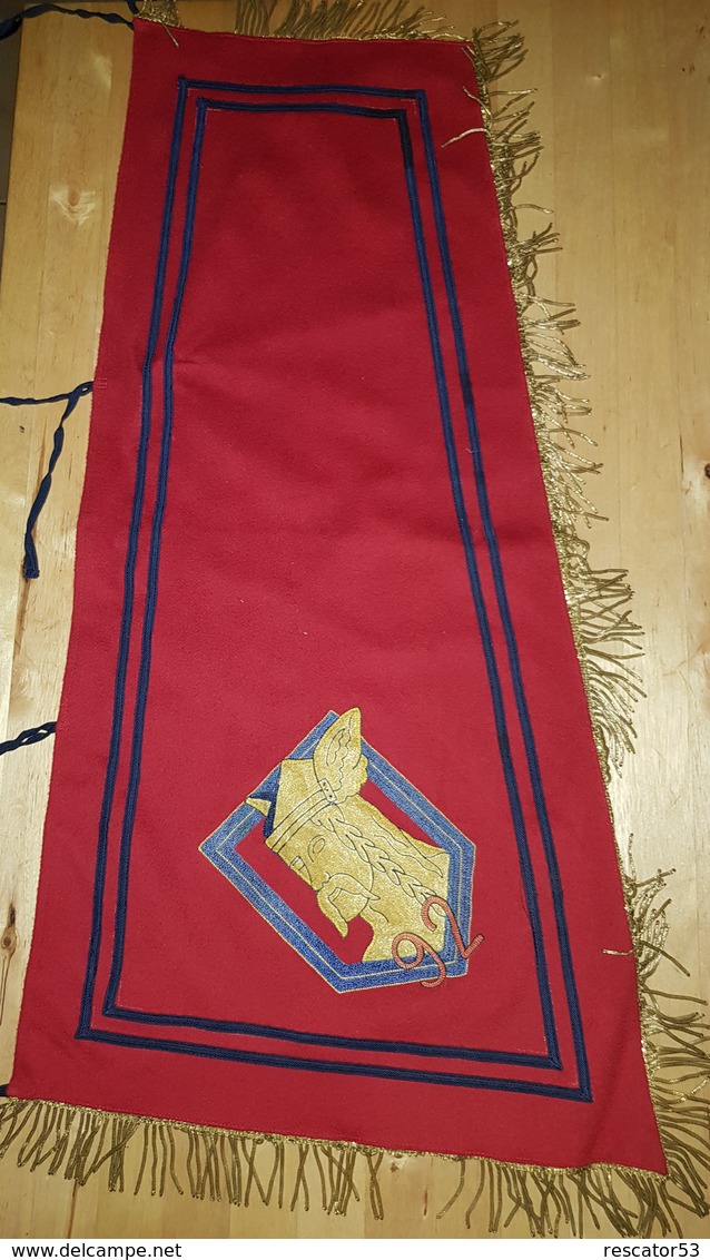 Très  Rare Fanion Drapeau Brodé Pour Tambour Du 92 ème Régiment D Infanterie  78x32x46 Cm - 1939-45