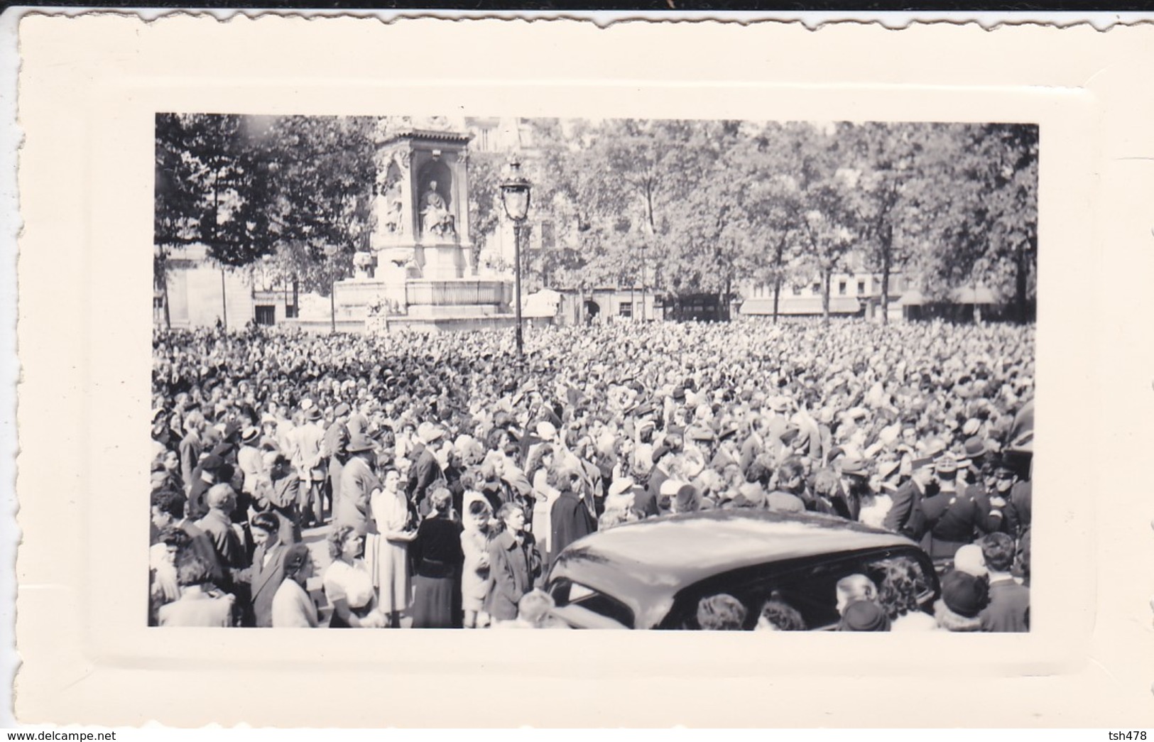 75---photo--RARE--PARIS--place ?  --enterrement à Identifiée--( Années 50 60 ? )---voir 2 Scans - Unclassified