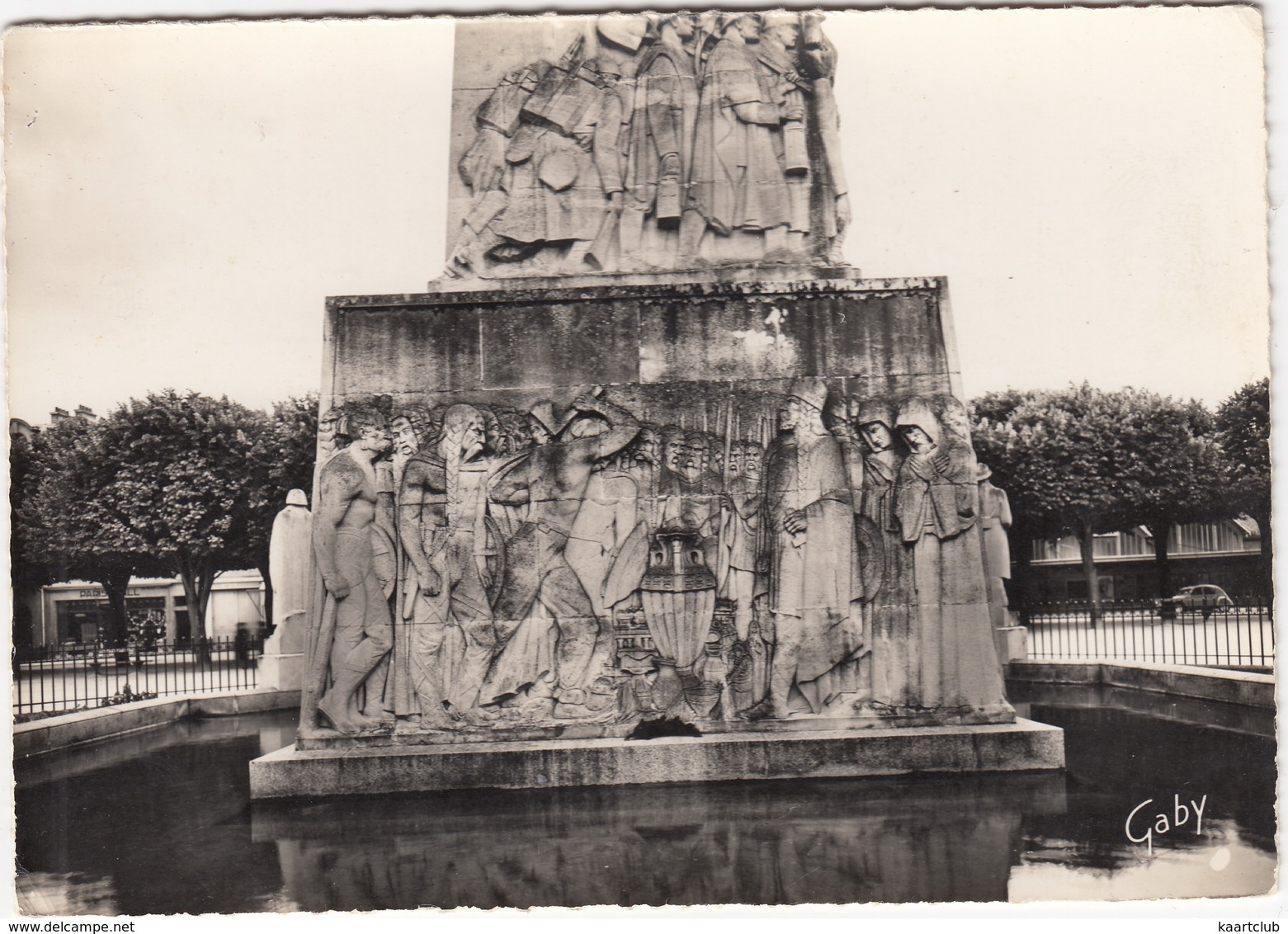 Soissons (Aisne) - Bas-Relief Du Monument Aux Morts (Sculpteur: M. Lamourdedieu)  - (France) - Soissons