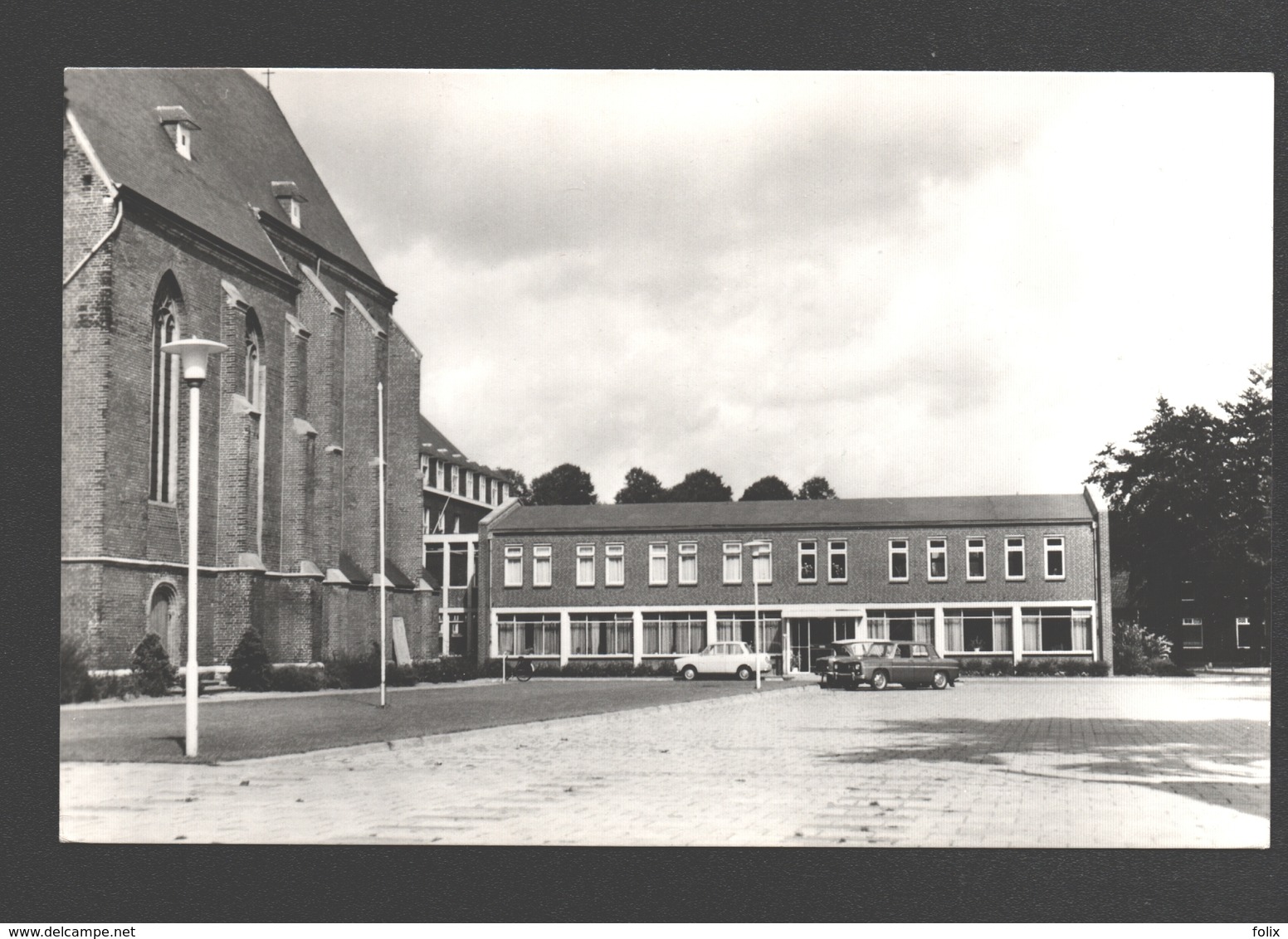 Weert - Convent Der Minderbroeders - Oldtimer Cars / Auto - Weert