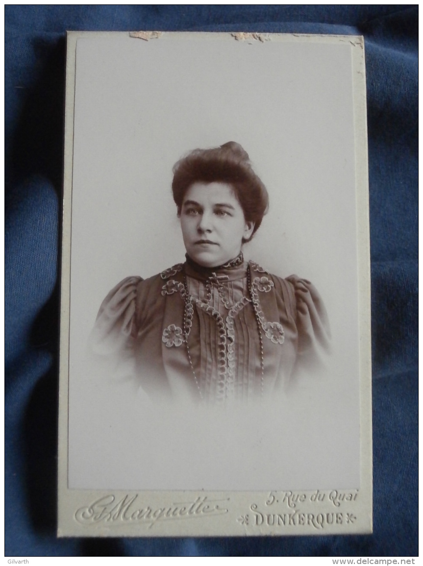 Photo CDV  Marquette à Dunkerque  Portrait Femme Portant Une Belle Robe (Stéphanie) - CA 1895 - L389H - Old (before 1900)