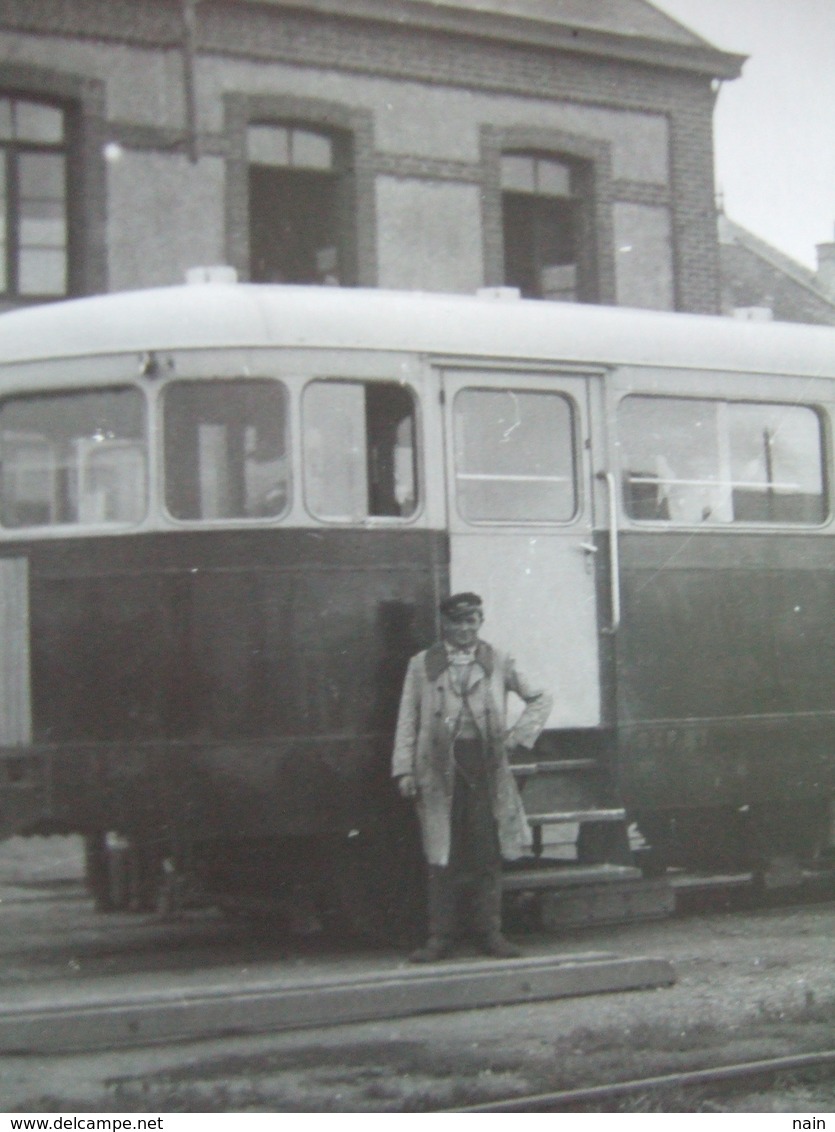 50 - BARFLEUR - PHOTO CARTONNEE - 14 X 9 - AUTORAIL PROTOTYPE " LA NORMANDE " EN GARE BARFLEUR EN 1935 - " TRES RARE " - Barfleur