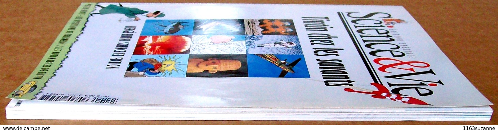EO avec son poster > TINTIN CHEZ LES SAVANTS - Hergé entre science et fiction (édition spéciale Science & Vie, 2002)