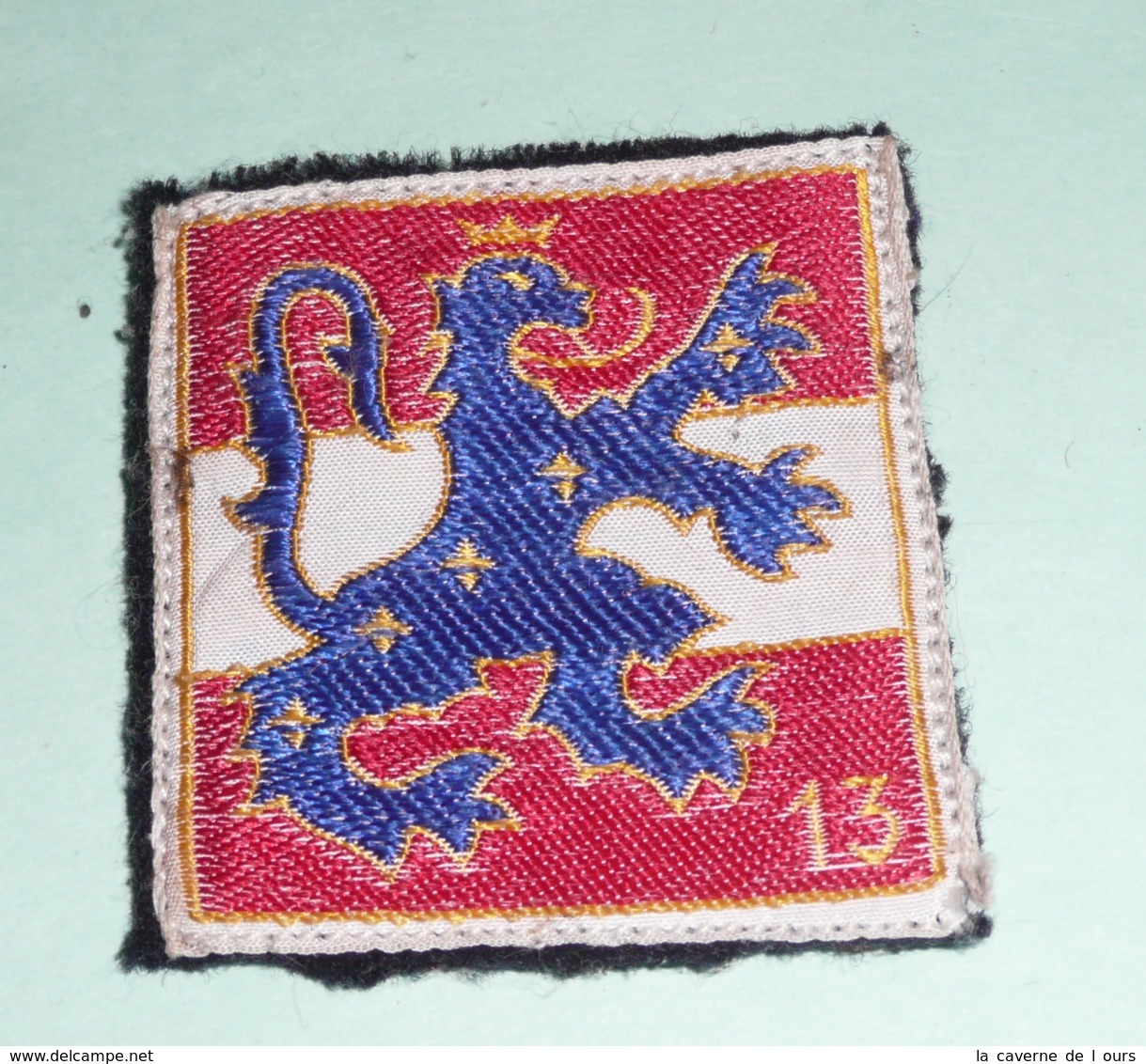 Rare Ancien écusson En Tissu, Militaria Ou Autre, Lion Héraldique Couronné étoilé Avec Numéro 13 - Patches