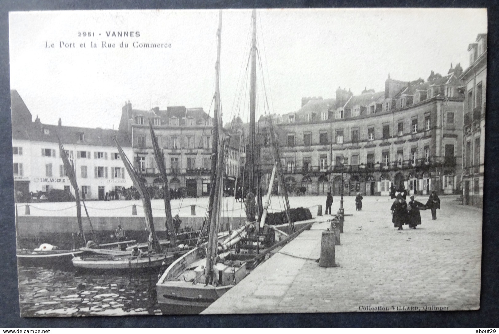 CPA 56 VANNES - Le Port Et La Rue Du Commerce - Villard 2951 - Réf. Q 180 - Vannes