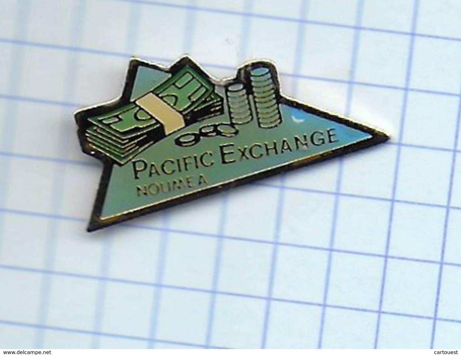 Pin's Pins / THEME BANQUE  / PACIFIC EXCHANGE NOUMEA Billet Monnaie Change Nouvelle-Calédonie Outre Mer - Banks