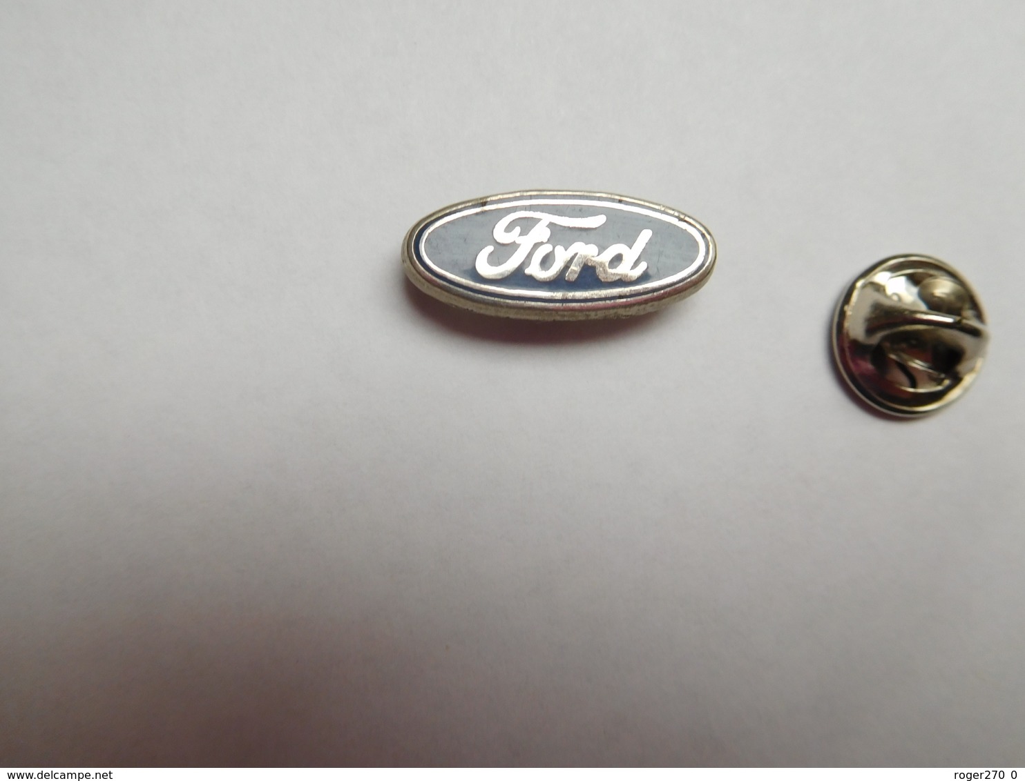 Beau Pin's , Logo Auto Ford , En Zamac , Signé Courtois - Ford