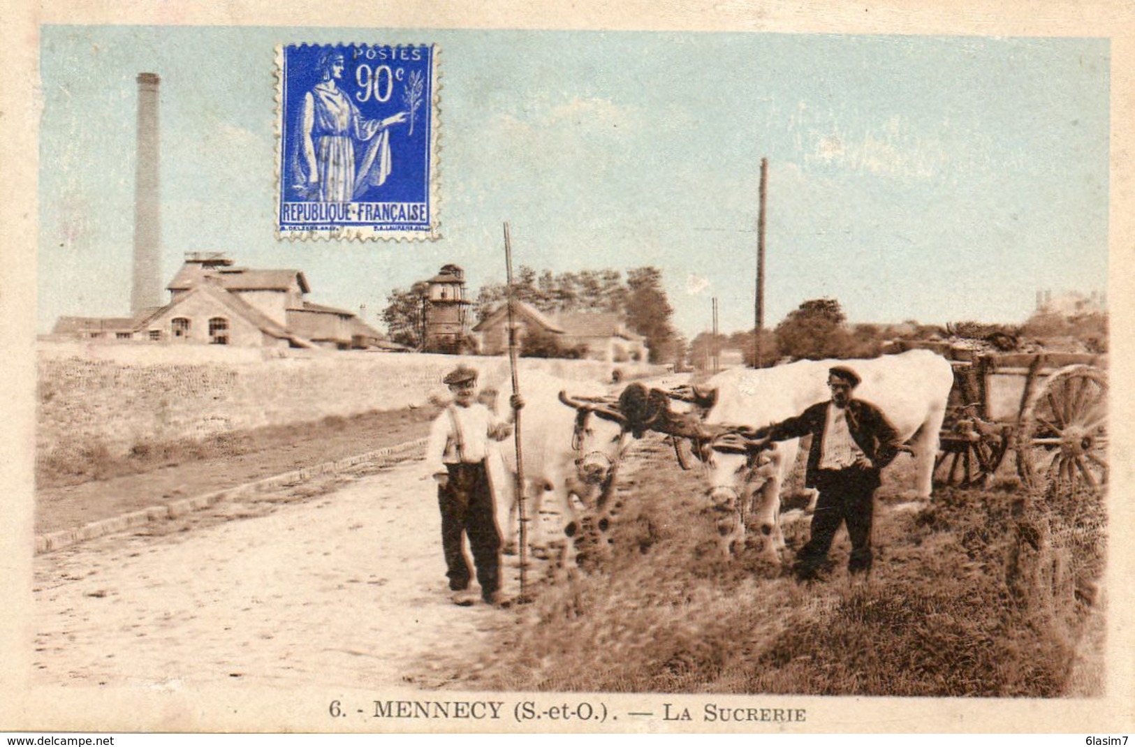 CPA - MENNECY (91) - Aspect De L'attelage De Boeufs Avec Tombreau Devant La Sucrerie Dans Les Années 30 - Mennecy