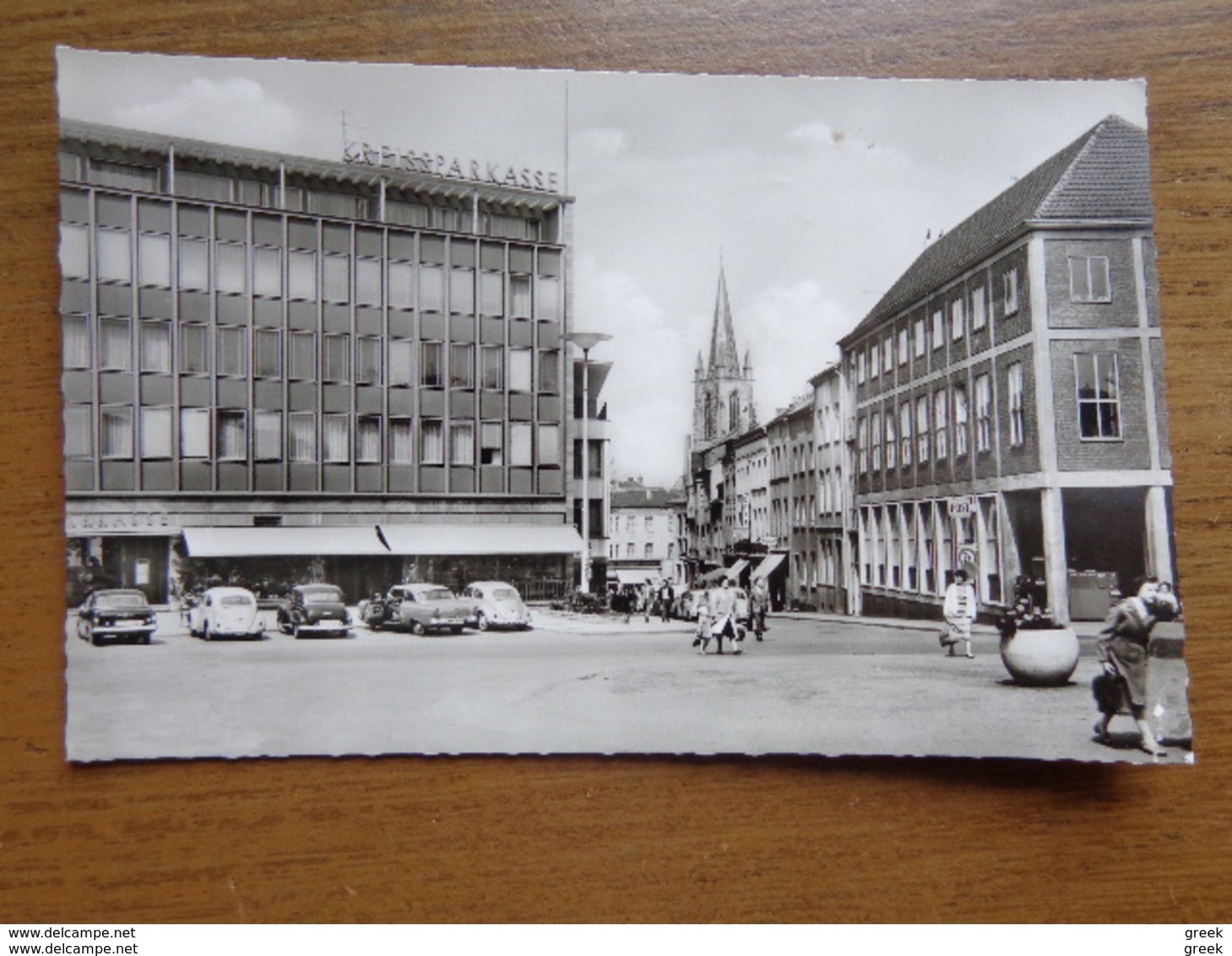 KOOPJE / Doos postkaarten (3kg057) met oa: Luxemburg (oude) - Griekenland en vele andere landen en thema's (zie foto's)