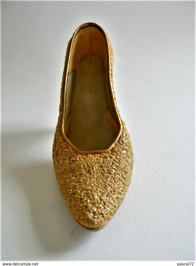 CHAUSSURE MINIATURE COLLECTION GOLDEN STILETTO JUST THE RIGHT SHOE - Andere & Zonder Classificatie