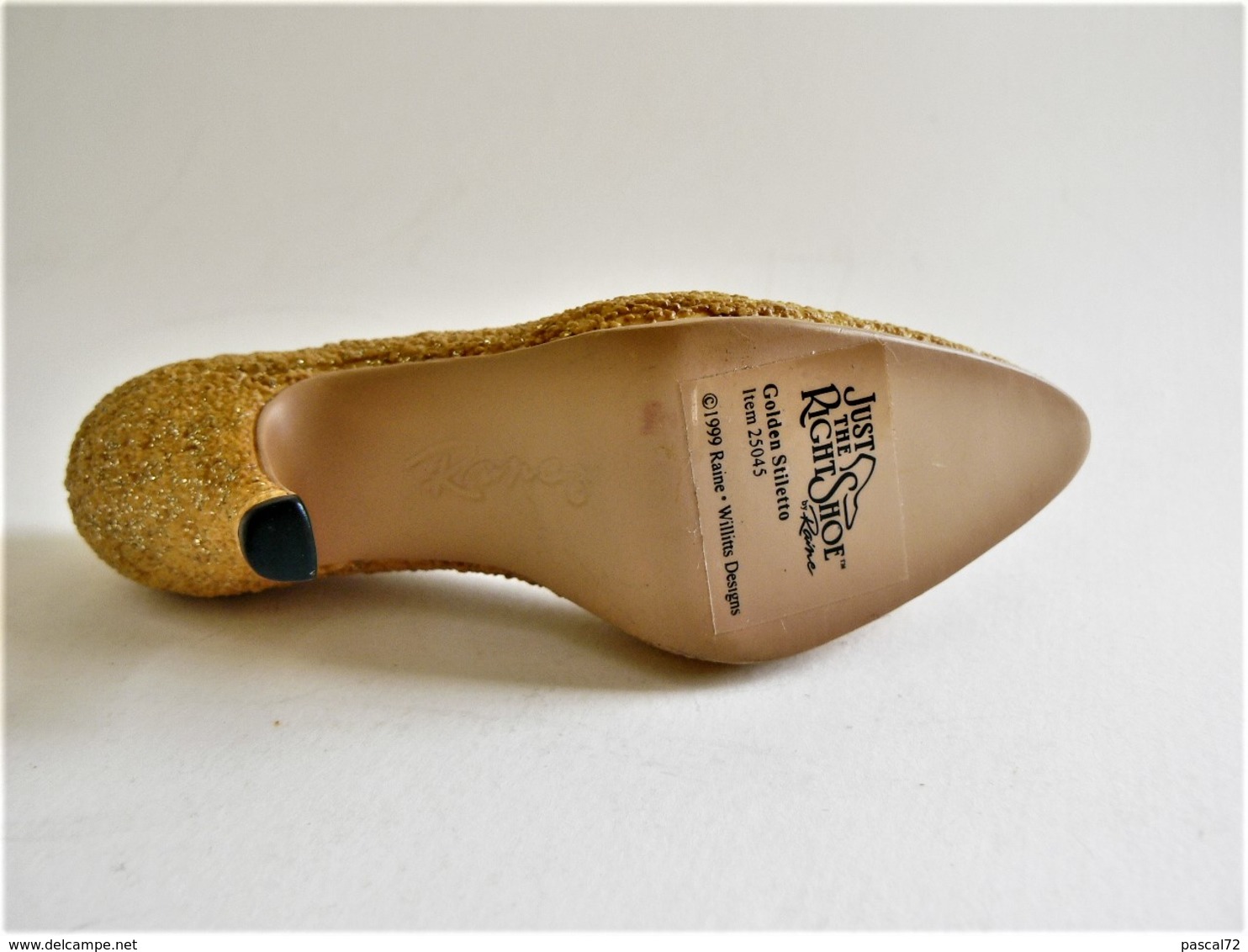 CHAUSSURE MINIATURE COLLECTION GOLDEN STILETTO JUST THE RIGHT SHOE
