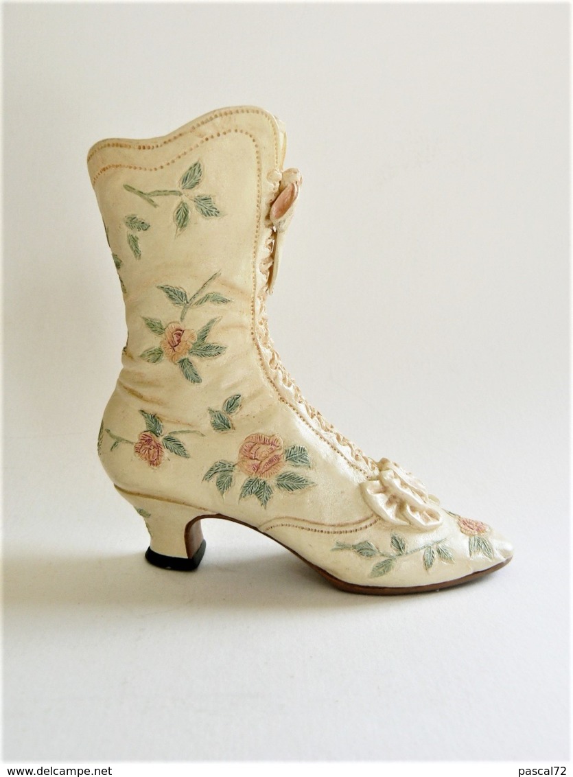 CHAUSSURE MINIATURE COLLECTION VICTORIAN WEDDING BOOT JUST THE RIGHT SHOE - Otros & Sin Clasificación