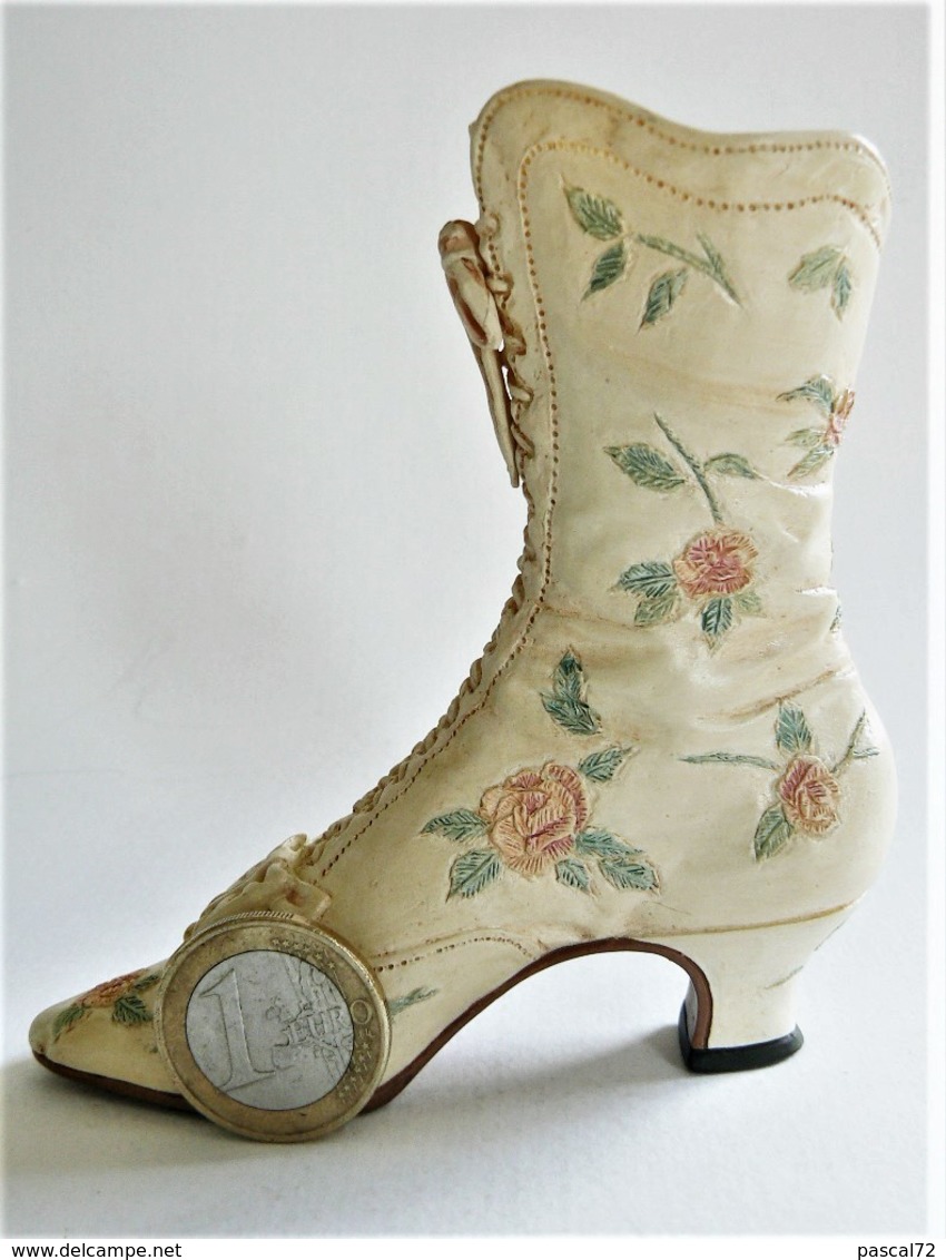 CHAUSSURE MINIATURE COLLECTION VICTORIAN WEDDING BOOT JUST THE RIGHT SHOE - Other & Unclassified