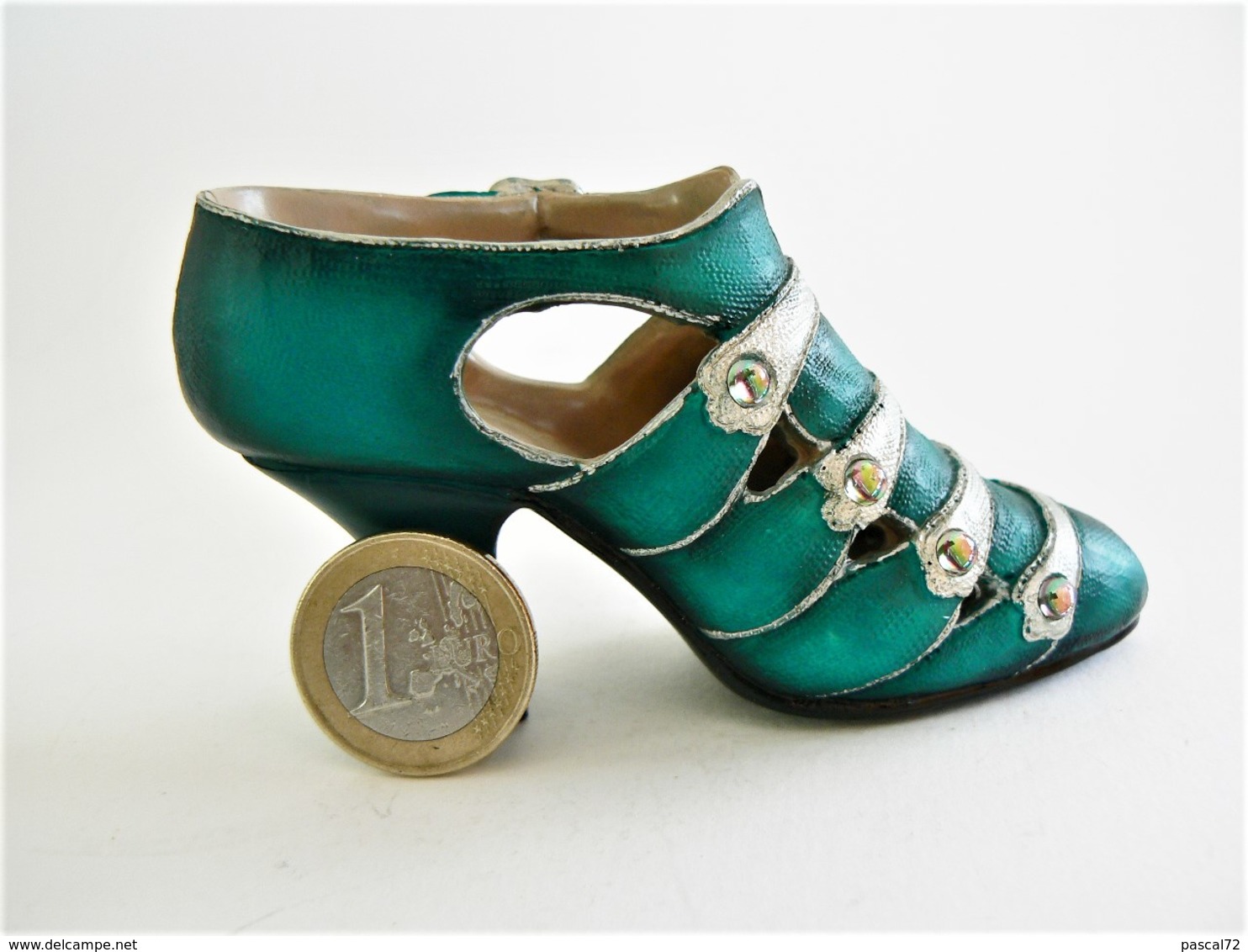 CHAUSSURE MINIATURE DE COLLECTION (2)