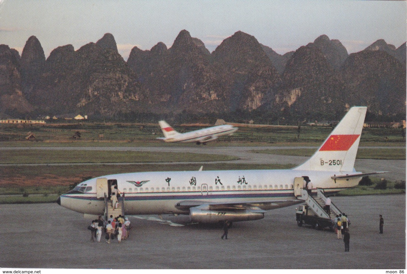 AVIATION - AVION CHINOIS A L'AÉRODROME  GUILIN - CAAC - CIVIL AVIATION ADMINISTRATION DE CHINE - Aerodromes