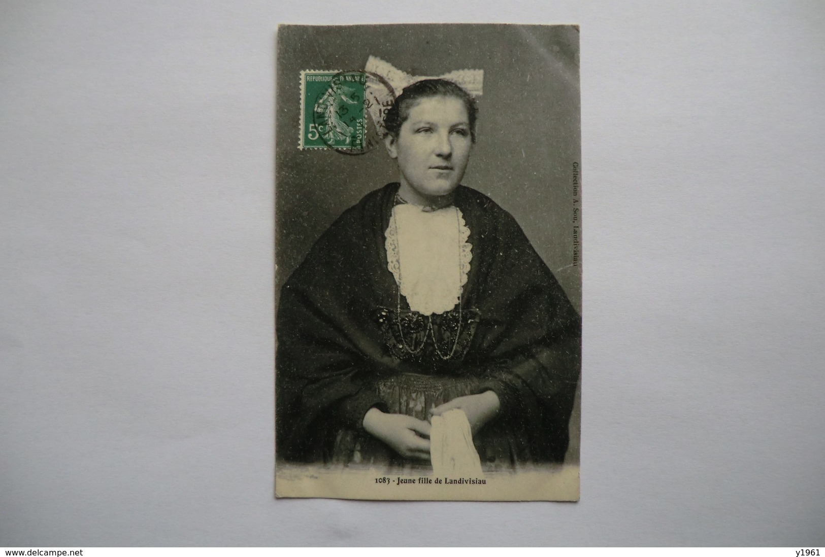 CPA 29 FINISTERE LANDIVISIAU. Jeune Fille De Landivisiau. - Landivisiau