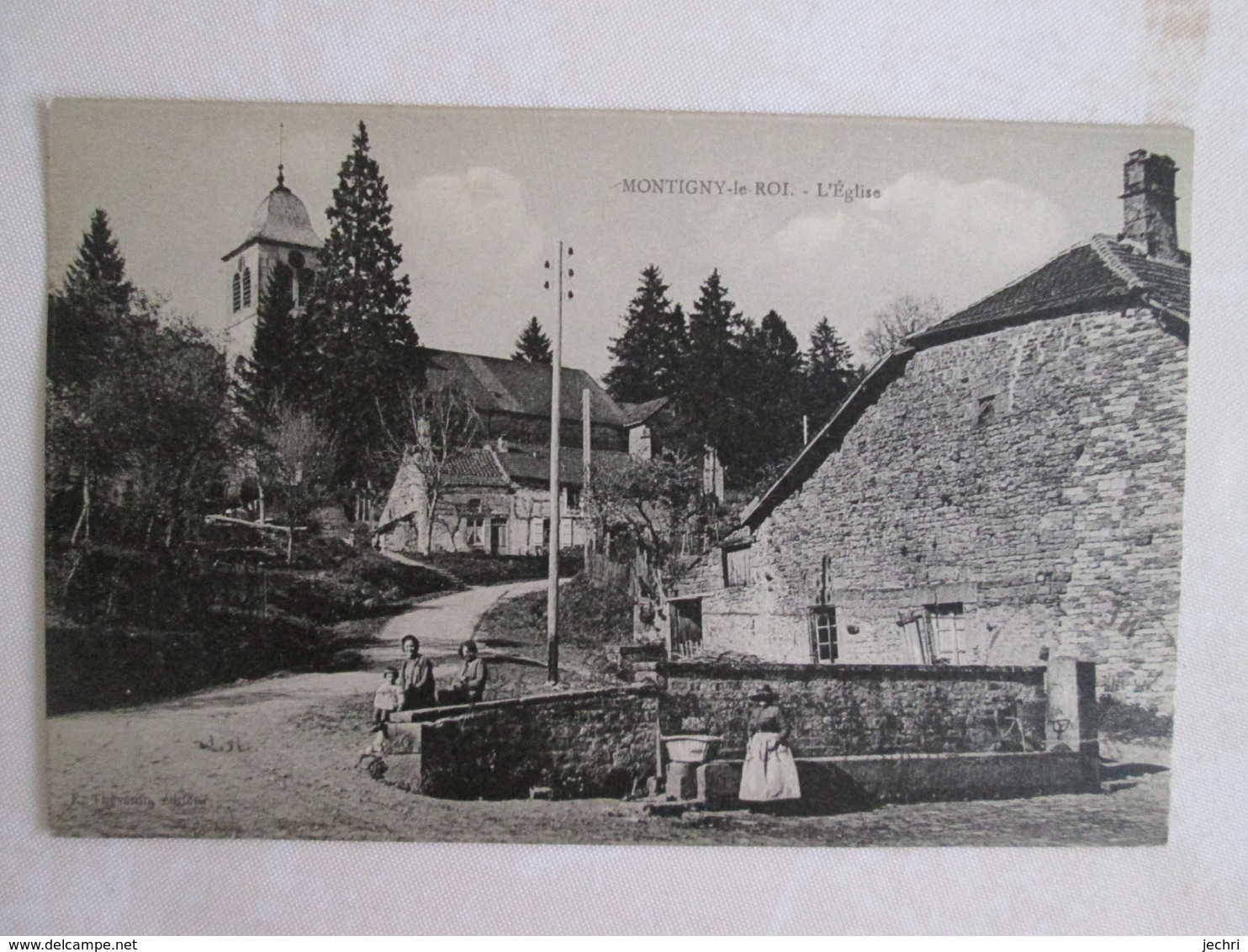 Montigny Le Roi . L Eglise .lavandiere - Montigny Le Roi
