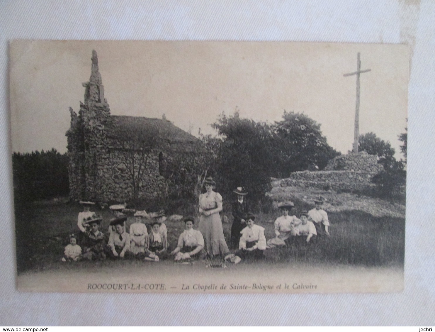 Roocourt La Cote . La Chapelle De Sainte Bologne Et Le Calvaire - Sonstige & Ohne Zuordnung