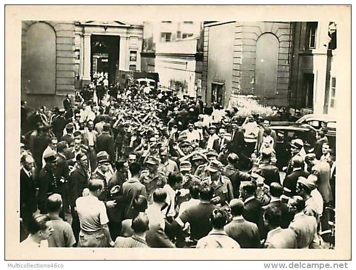 060918B - MILITARIA GUERRE 39 45 Libération De PARIS - PHOTO Prisonniers Allemands Mairie 9e Arrondissement - Weltkrieg 1939-45