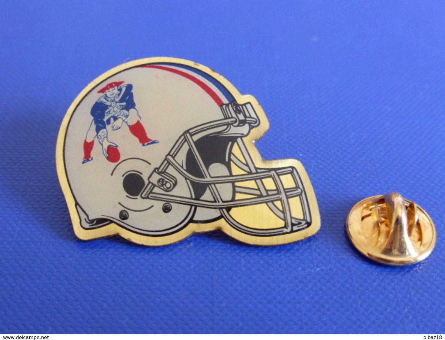 Pin's Foot Football Américain - Casque Des New England Patriots - NFL (PS62) - Other & Unclassified