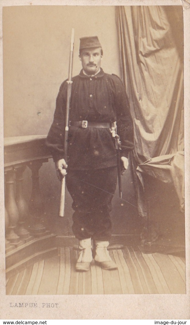 Photo Cdv  Militaire Fusil Guerre De 1870 - Anciennes (Av. 1900)