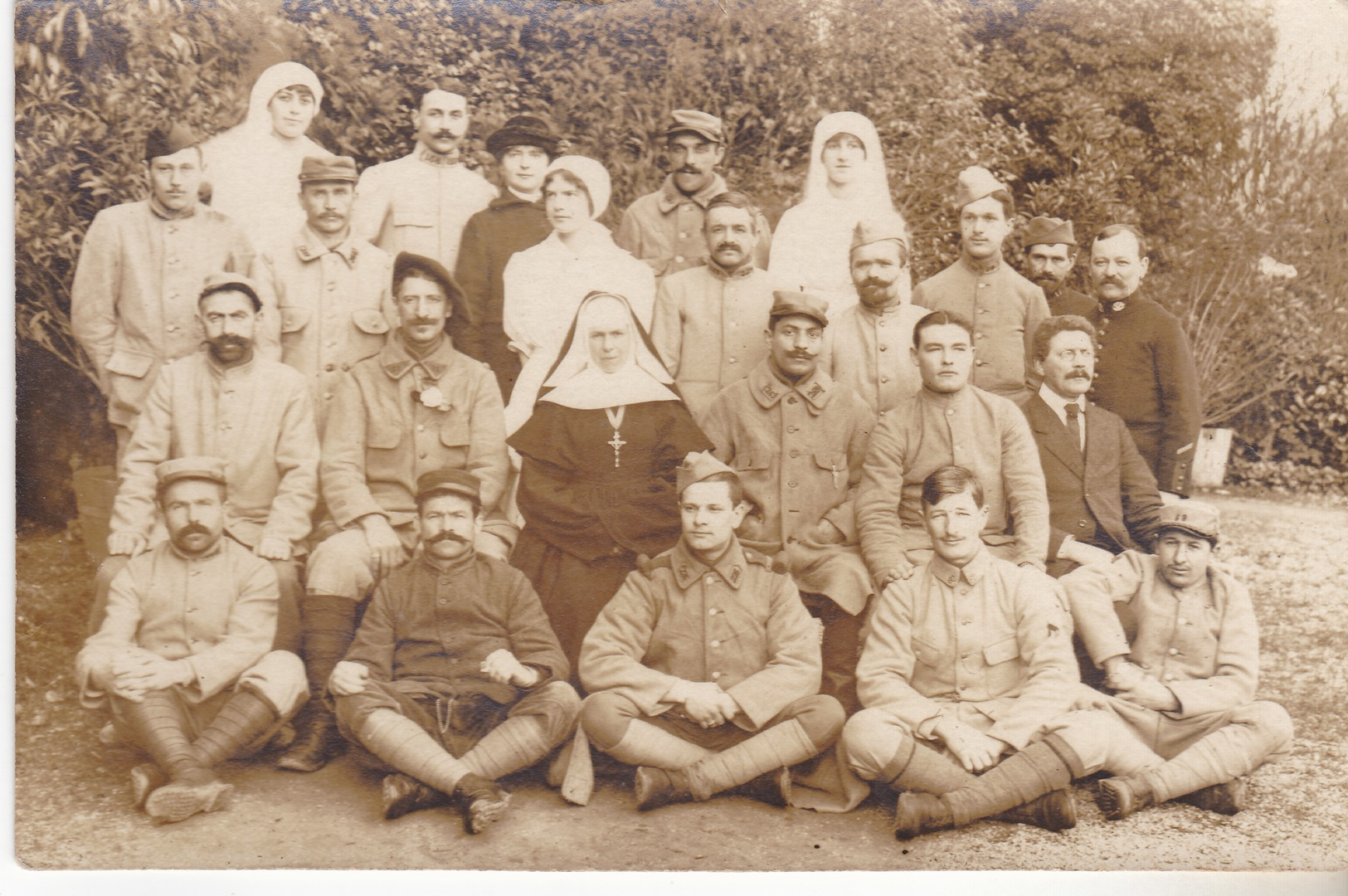 56 Vannes - Carte Photo  Blessés Et Personnel Soignant Hopital Compl N°1 Salle 10 Ecole Nle Des Filles Fevrier 1916.TB é - Vannes