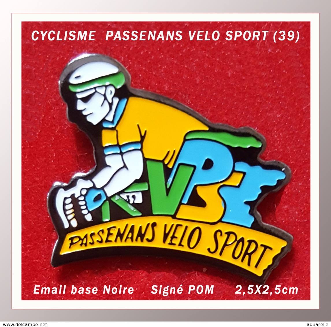 SUPER PIN'S CYCLISME : PASSENANS VELO SPORT (Jura) Emaillé Base Noire, Signé POM, Format 2,5X2,5cm - Ciclismo