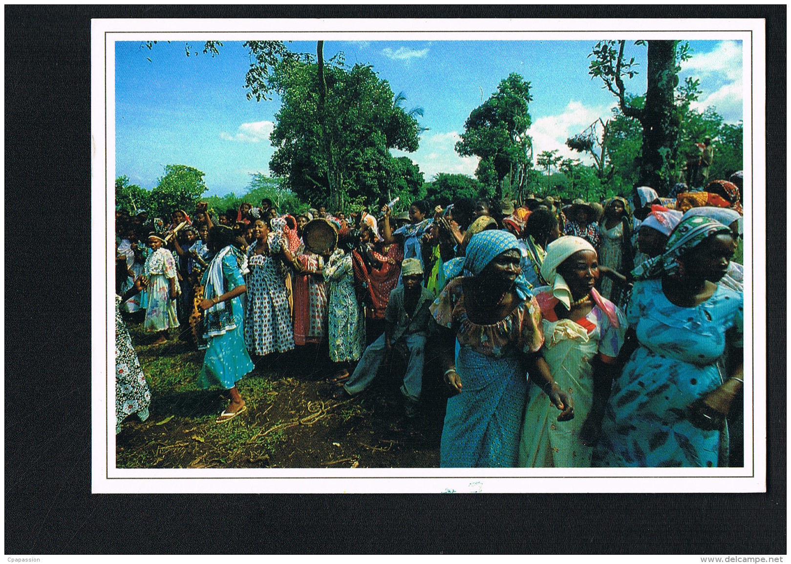 COMORES - UDZIMA WA KOMORI- Femmes En Fête Ngazidja-   Scans Recto Verso -Paypal Sans Frais - Comores