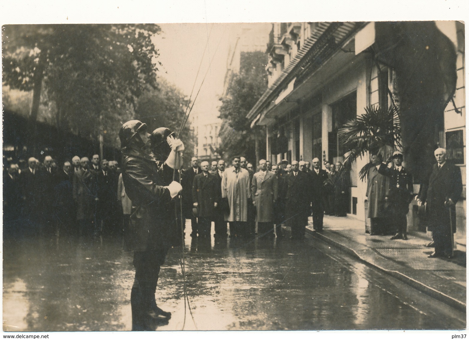 VICHY, 1944 - Le Salut Aux Couleurs, Maréchal Pétain, WW2 - Guerre, Militaire